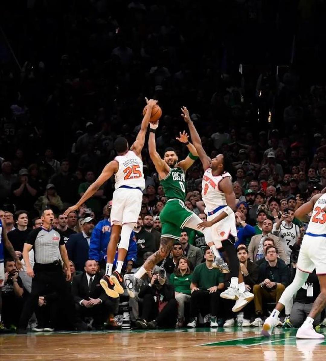 爱游戏-纽约尼克斯发布备战花絮,加时末段强势反弹,NBA季后赛任务艰巨,球探报告显示潜力的简单介绍